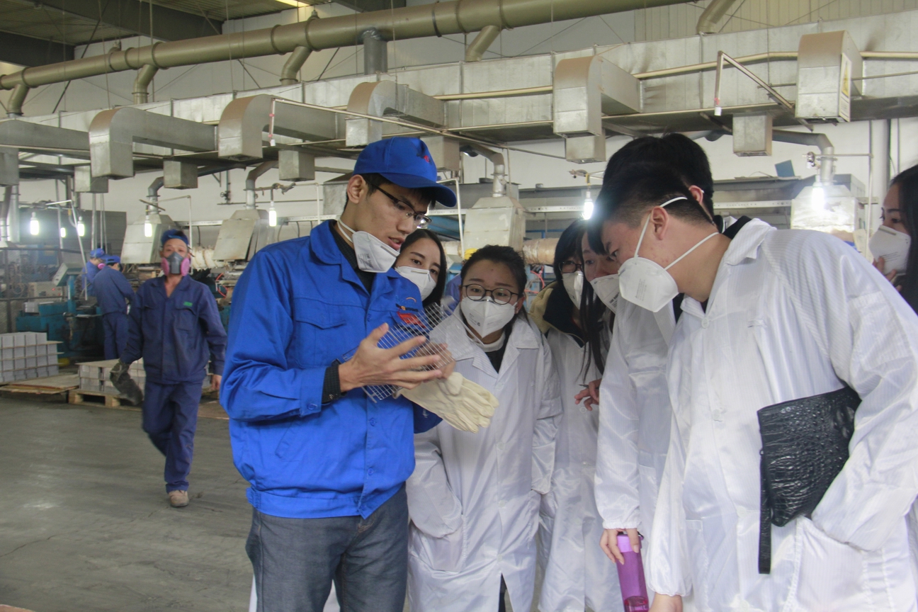 禁漫天堂下载
研究生到烽火科技银泰电源公司开展社会实践活动