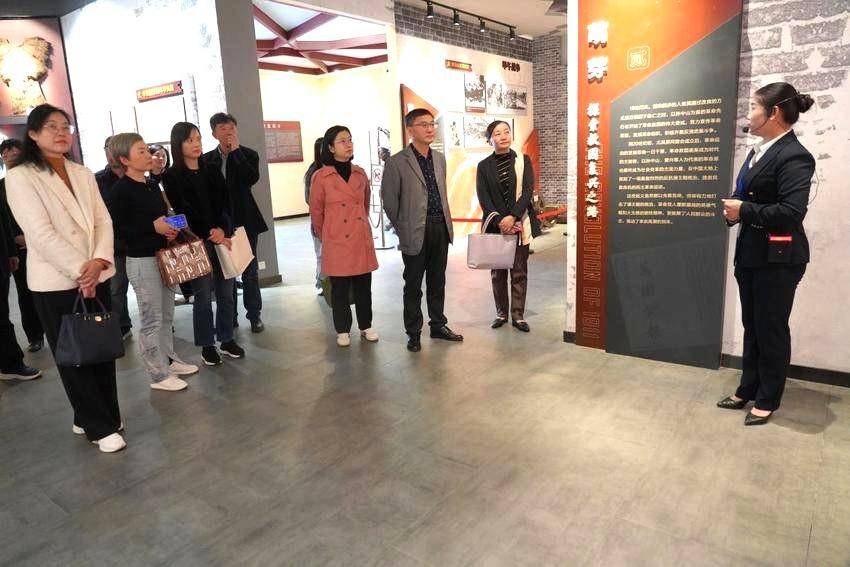 标题：省委讲师团、禁漫天堂下载
赴华容区开展“大思政课”“百马行动”观摩宣讲活动.docx